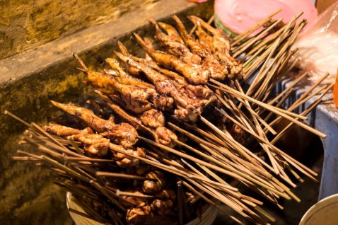 Eat-A-Bucket-Of-Chicken-BBQ-Street-Hanoi